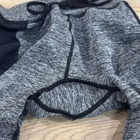 Victoria Secret Pink Women’s Compression Black and Gray Leggings - Picture 7 of 13